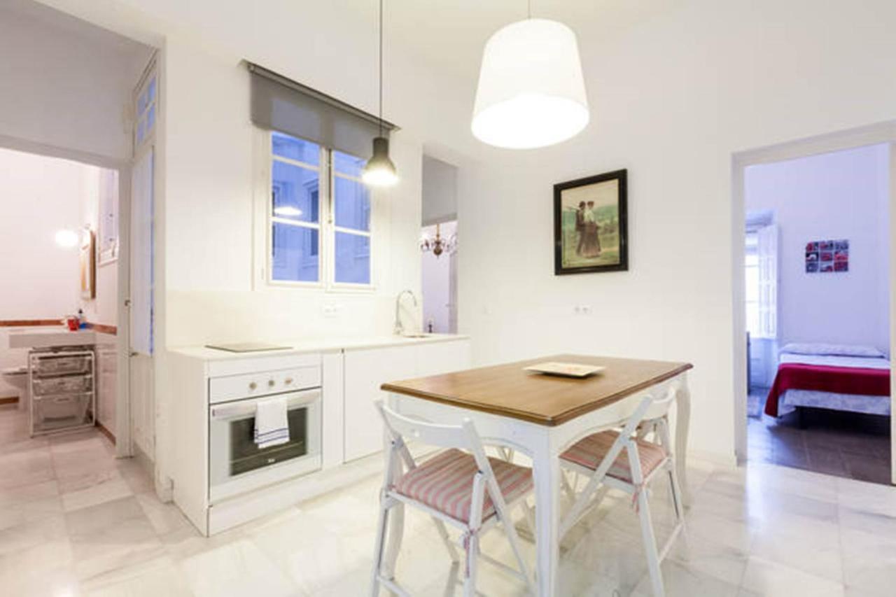 Apartamentos Rg Arenal إشبيلية الغرفة الصورة