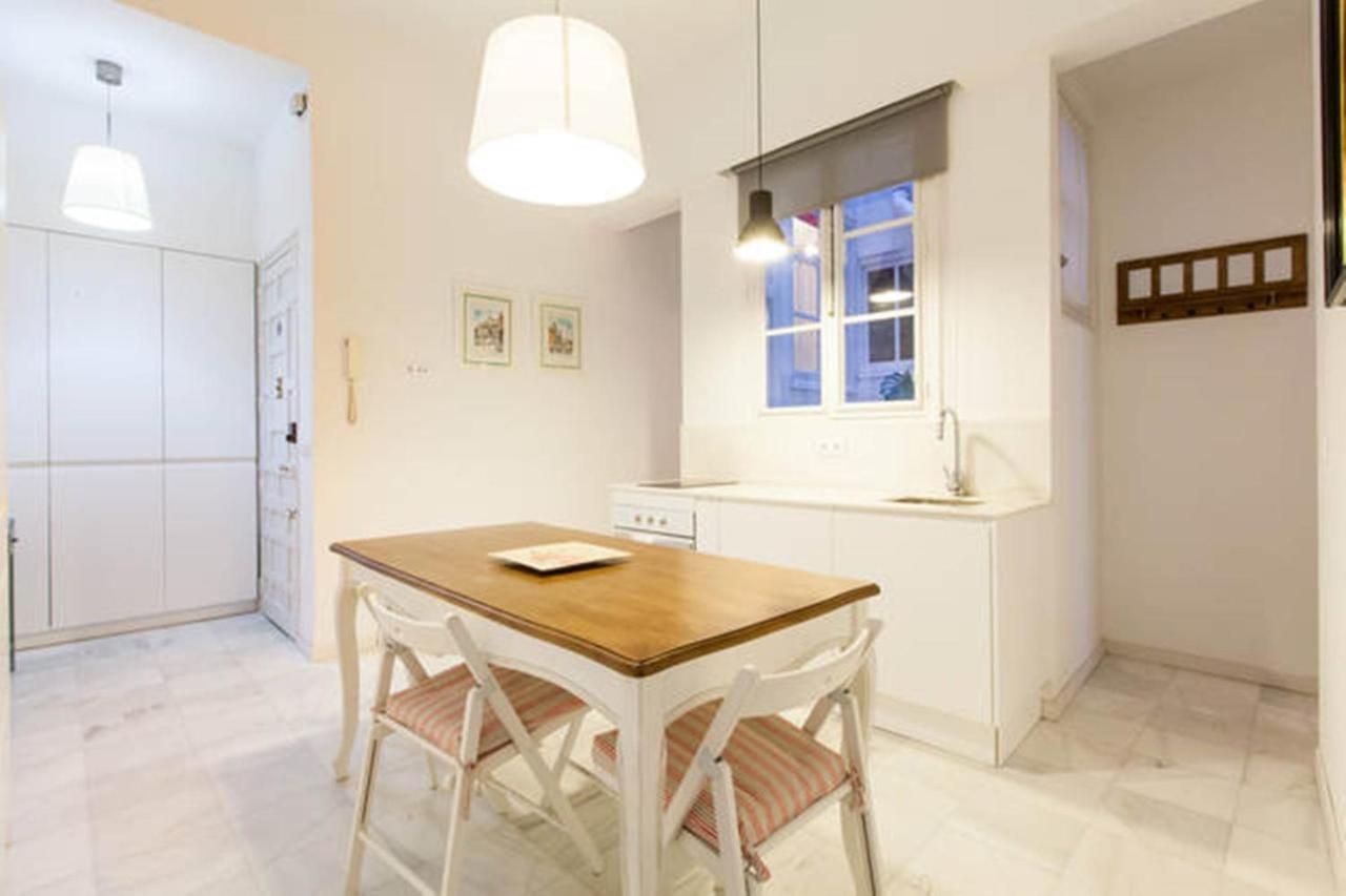 Apartamentos Rg Arenal إشبيلية الغرفة الصورة