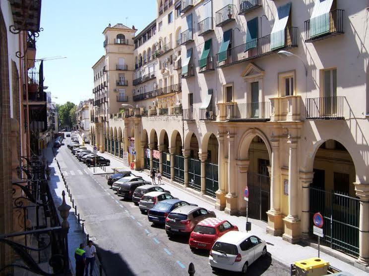 Apartamentos Rg Arenal إشبيلية الغرفة الصورة