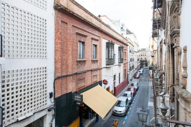 Apartamentos Rg Arenal إشبيلية الغرفة الصورة